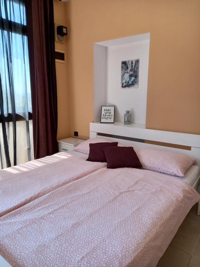 Luna Rijeka Luaran gambar
