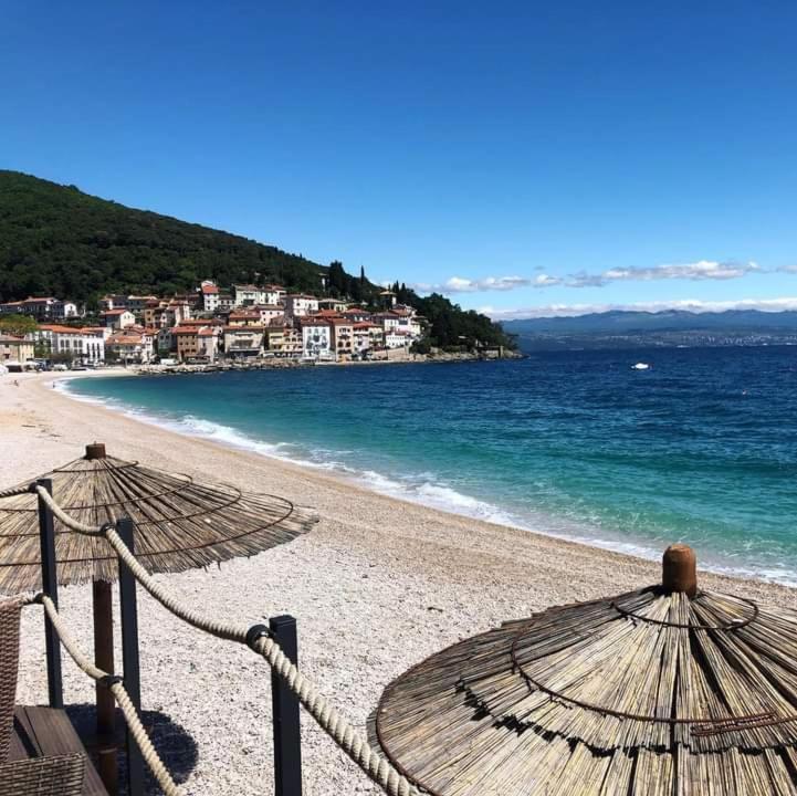 Luna Rijeka Luaran gambar
